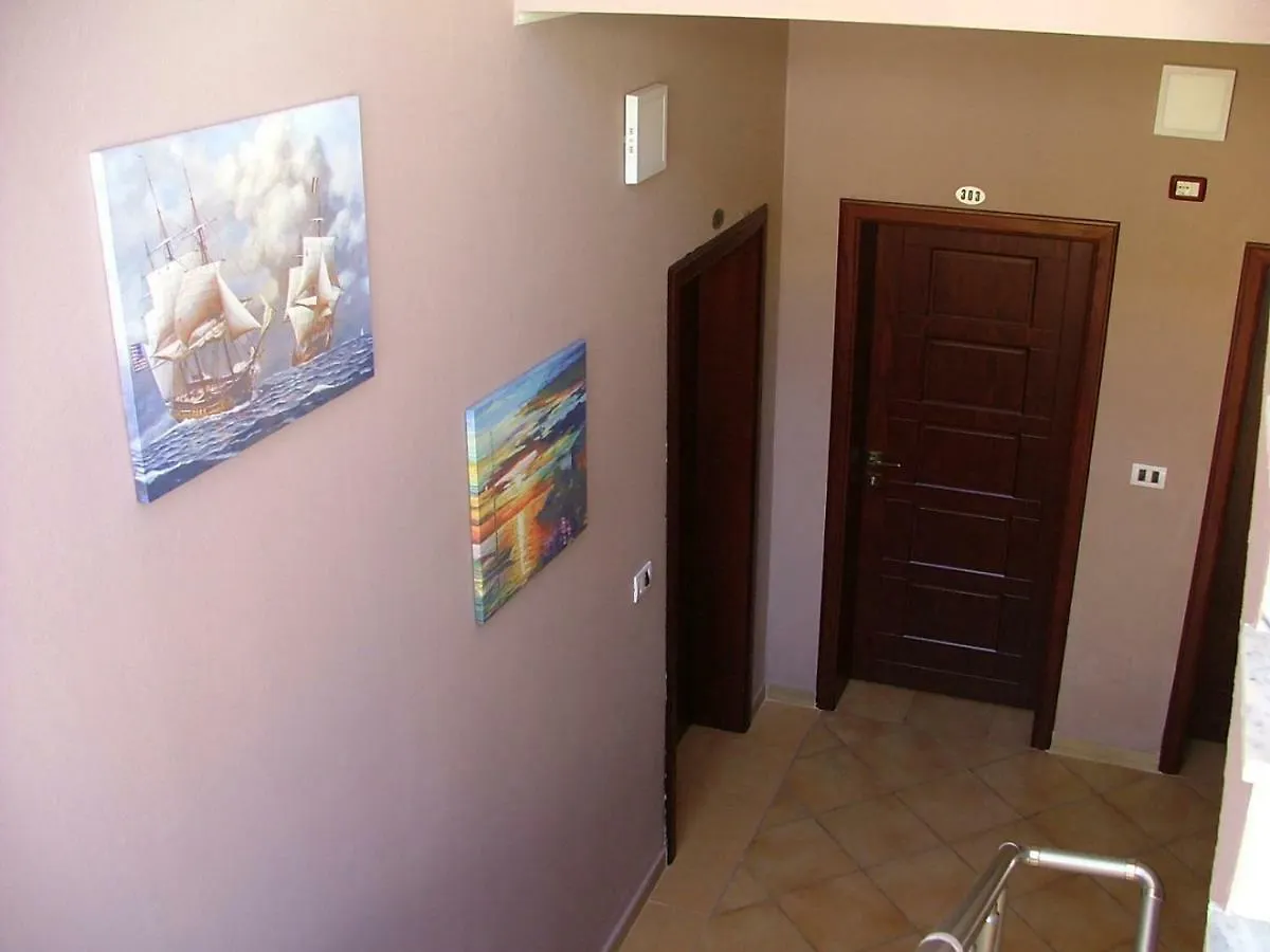 Hotel Dollari Kryemedhej 3*,