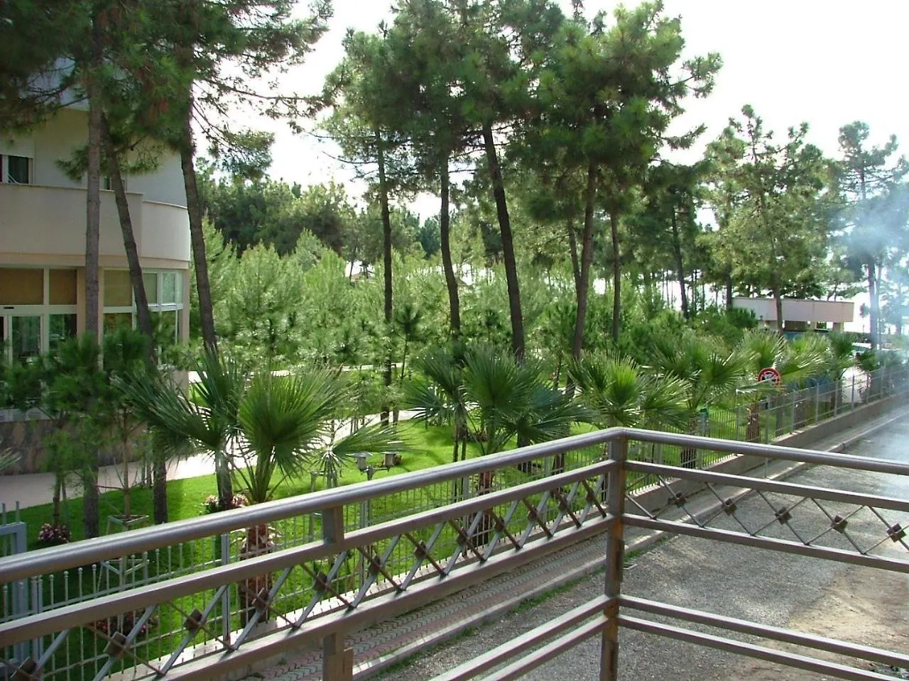 Hotel Dollari Kryemëdhej